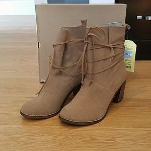 NWT Womens TOMS Suede Booties. No box.